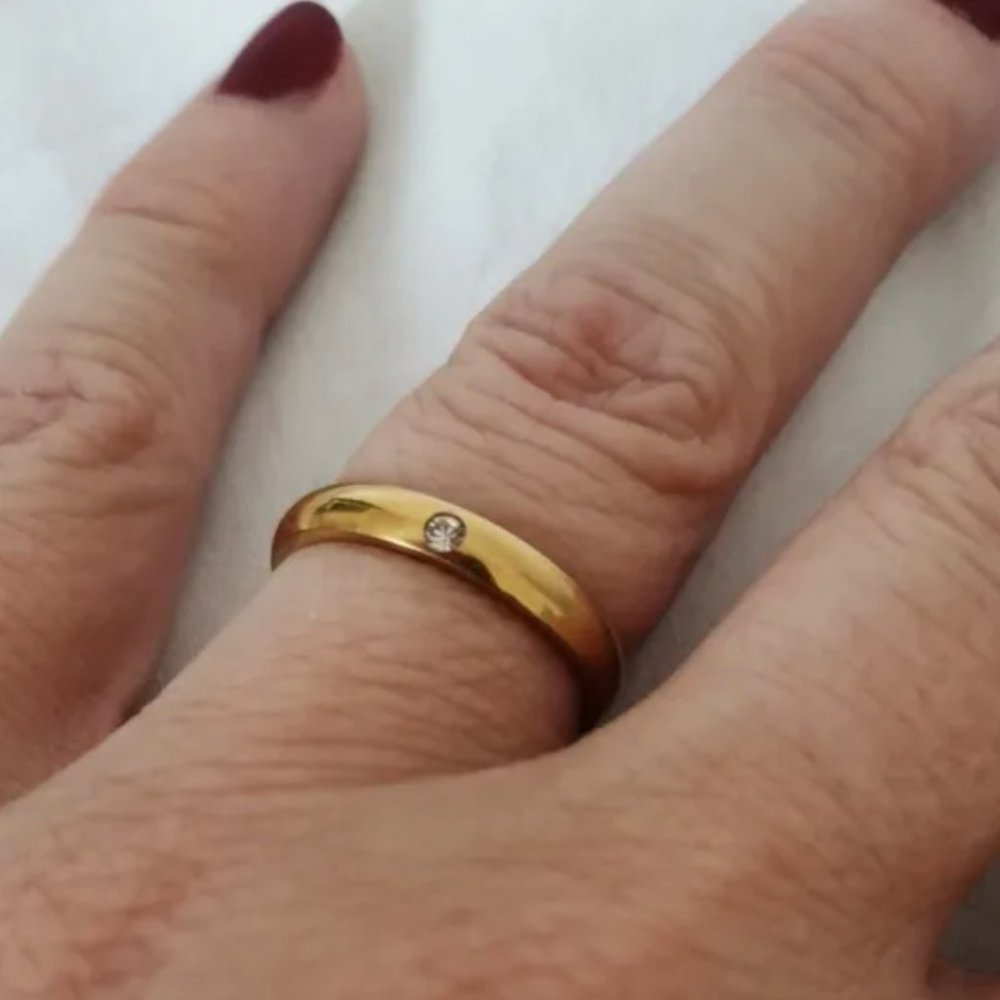 Minimalist Gold Dainty Cubic Zirconia Ring - Picture 6 of 9